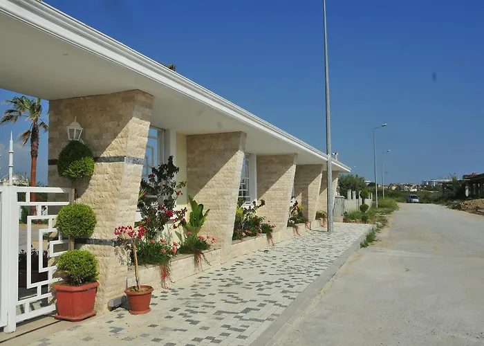 מלון דירות Sand Village Apart 3*